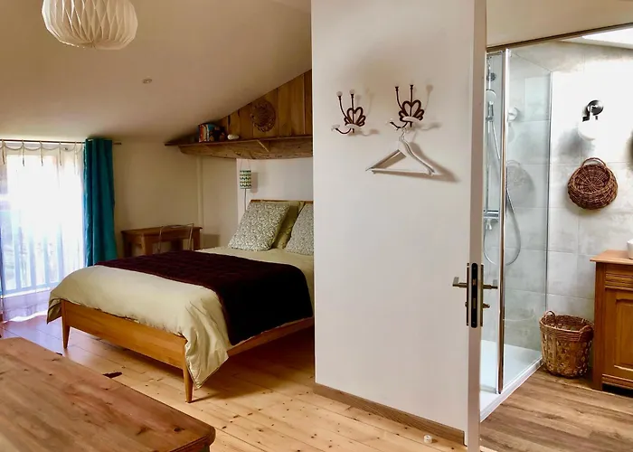 Le Couette 4 Etoiles, Charme & Confort Chic בית נופש Saint-Colombin